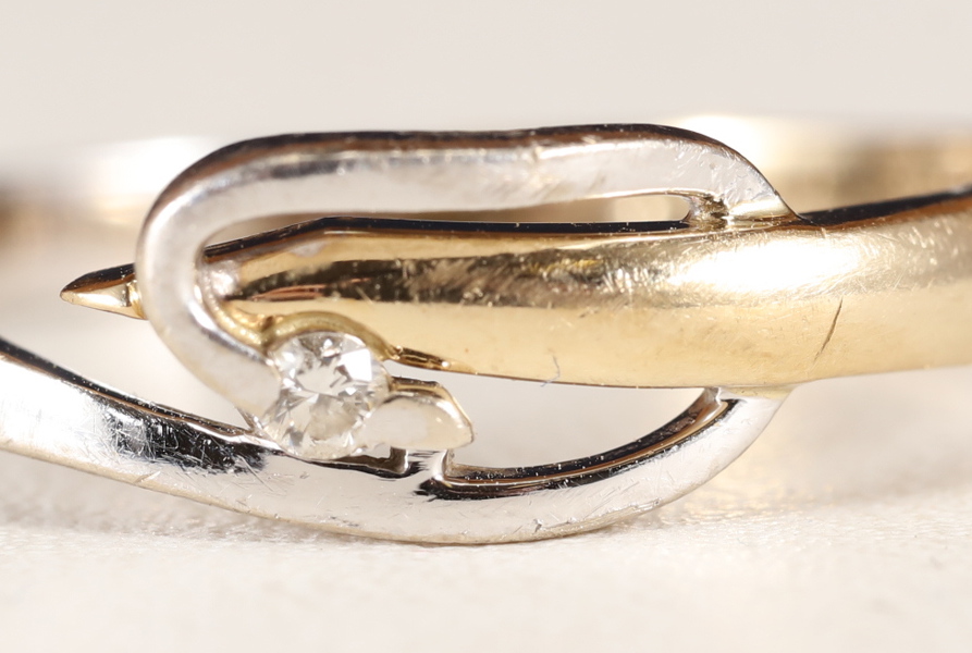 RING, 14 k guld/vit guld, med briljantslipad diamant_1824a_8db10f40f1881c3_lg.jpeg