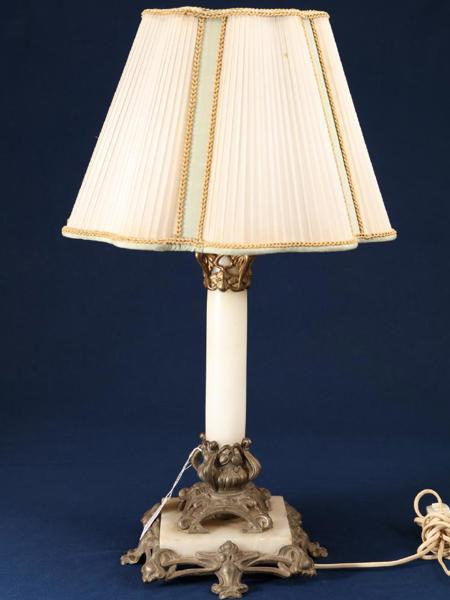 Bordslampa, 1900-talets början, Jugend, bronserad metall och alabaster, hö 60 cm_823a_8daf8a372cd2886_lg.jpeg